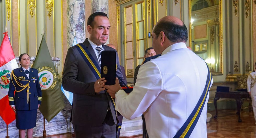 José Jerí recibe condecoraciones otorgadas por el Estado Mayor Conjunto y las Fuerzas Armadas Últimas noticias | POLÍTICA

 – El diario andino