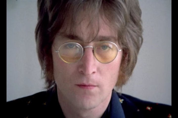 A 45 años de la muerte del gran cantante y compositor John Lennon –

 – El diario andino