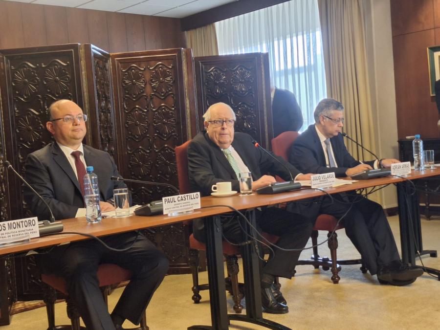 Julio Velarde sobre propuesta de retirar la ONP: «No tiene sentido»

 – El diario andino