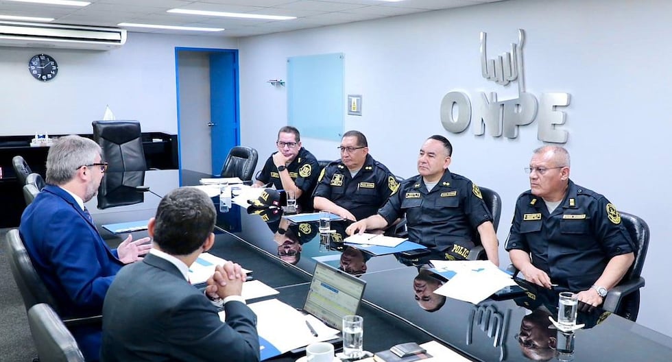 El jefe de la ONPE, Piero Corvetto, coordinó las medidas de seguridad del PNP de cara a las elecciones generales de abril

 – El diario andino