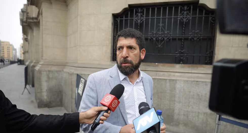 Raúl Noblecilla Olaechea, abogado y actual candidato a vicepresidente de la República y Senado de Podemos Perú, tiene en su historial dos denuncias relacionadas con presuntos hechos de violencia contra las mujeres, así como otras investigaciones penales por diferentes delitos, según documentos públicos revisados ​​por . | POLÍTICA

 – El diario andino