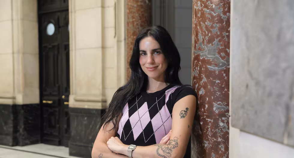 Ariana Lira conducirá VERSUS, un nuevo video podcast con entrevistas y análisis políticos

 – El diario andino