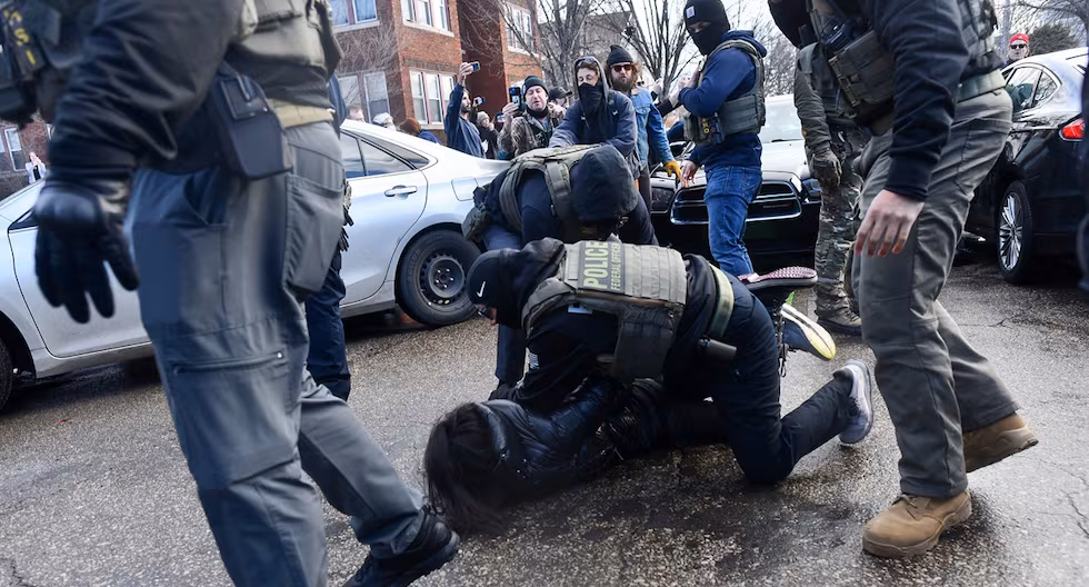 Minnesota: Agente de ICE dispara a una persona en la pierna en Minneapolis mientras intentaba arrestarlo | Renée Bueno | Estados Unidos | Lo último | MUNDO

 – El diario andino