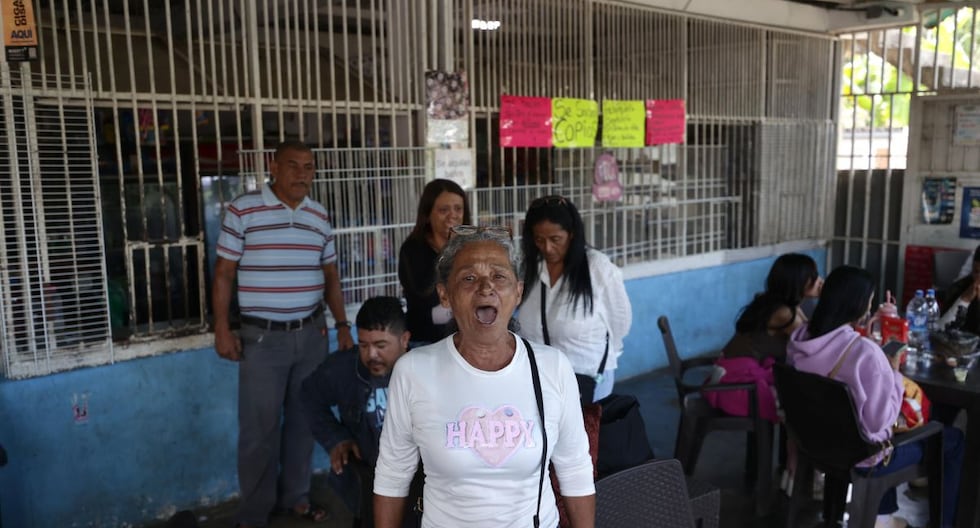 Familias pasan la noche afuera de una prisión en Venezuela esperando su liberación | Nicolás Maduro | Delcy Rodríguez último | MUNDO

 – El diario andino