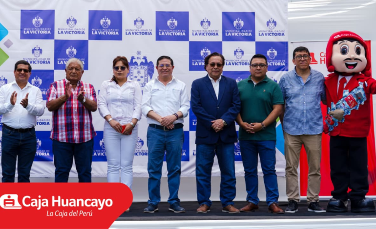 Coloca la primera piedra junto al municipio

 – El diario andino