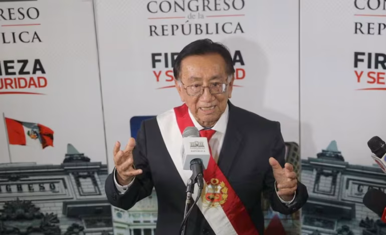 José María Balcazar sobre Vladimir Cerrón: El hecho de que esté prófugo de la justicia no le quita el derecho a la libertad de expresión

 – El diario andino