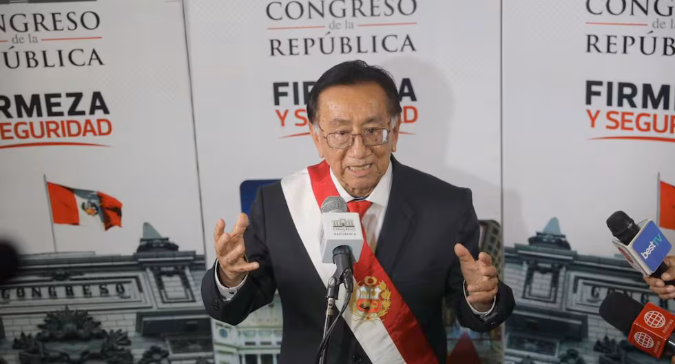 José María Balcazar sobre Vladimir Cerrón: El hecho de que esté prófugo de la justicia no le quita el derecho a la libertad de expresión

 – El diario andino