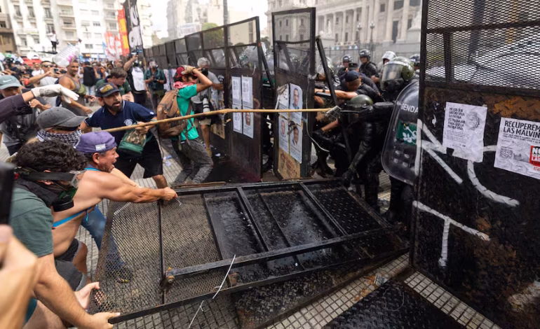Argentina: Gobierno de Javier Milei limita la cobertura periodística durante las protestas contra la reforma laboral | Cámara de Diputados | Lo último | MUNDO

 – El diario andino