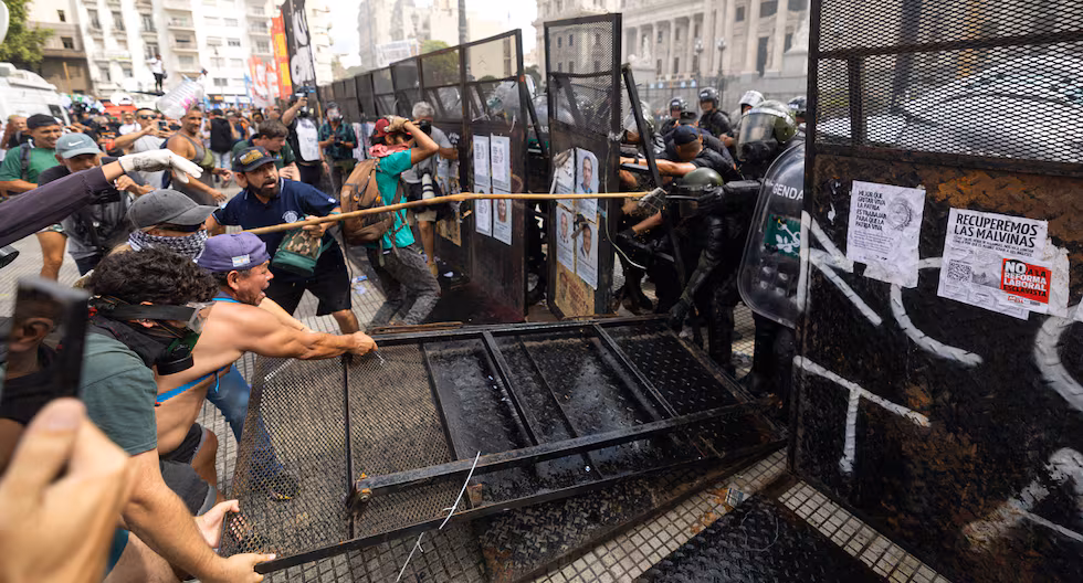Argentina: Gobierno de Javier Milei limita la cobertura periodística durante las protestas contra la reforma laboral | Cámara de Diputados | Lo último | MUNDO

 – El diario andino