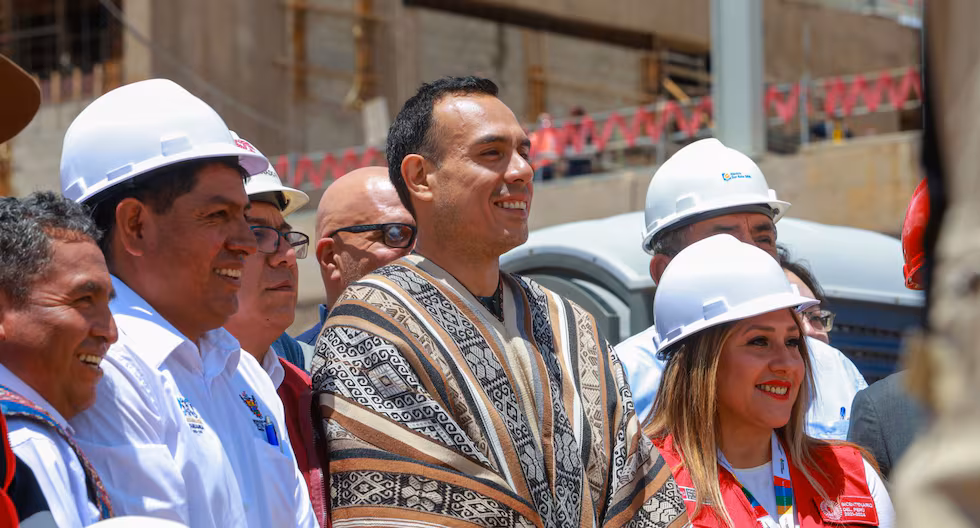 José Jerí presentó fórmula legal que beneficiaría a las constructoras Ley de Presupuesto 2026 | Aeropuerto de Chinchero | Acción Popular Elvis Vergara | NOTA DE TLC | POLÍTICA

 – El diario andino