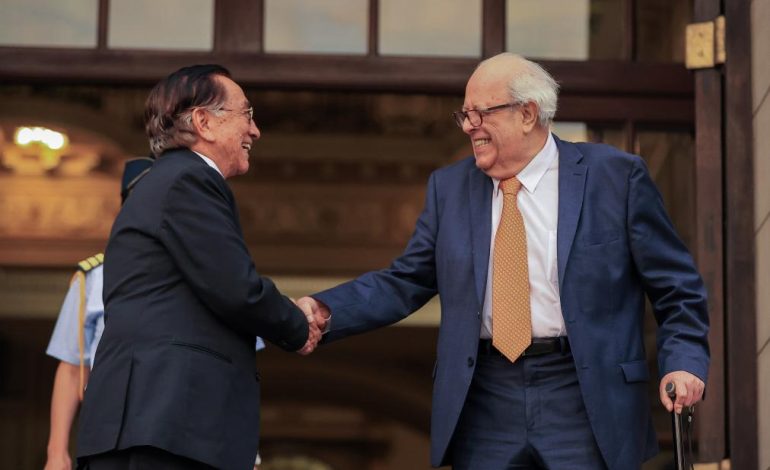 Presidente Balcázar se reunió con Julio Velarde

 – El diario andino