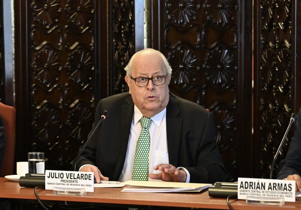 Presidente Balcázar destaca labor de Julio Velarde en el BCR

 – El diario andino