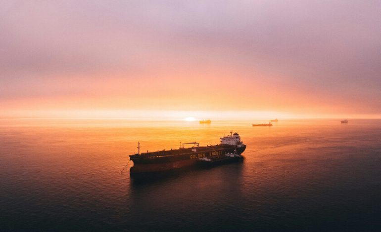 las únicas herramientas que este expatriado necesita para cazar a los petroleros fantasma de Irán

 – El diario andino