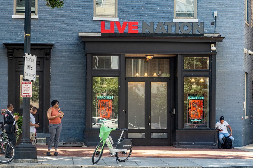 Los ejecutivos de TicketMaster admiten en privado lo que sus clientes han sospechado durante años:

 – El diario andino