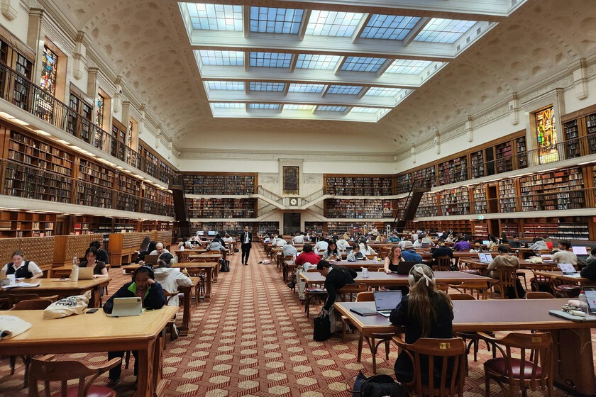 Pensaste que habías ido a la biblioteca por el silencio, pero la ciencia dice que el «efecto de coacción» es responsable de tu concentración.

 – El diario andino