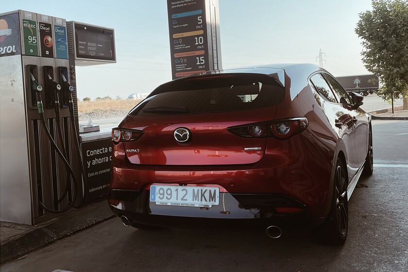 He calculado cuánto gastaré en gasolina esta Semana Santa. Ya estoy buscando un coche eléctrico.

 – El diario andino