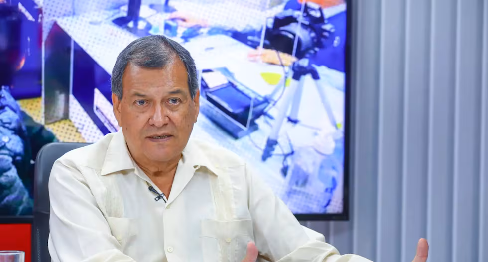 Jorge Nieto confirma que Jimena Guevara abandonó su campaña luego de que recientes informes la vincularan con la comitiva de Dina Boluarte

 – El diario andino