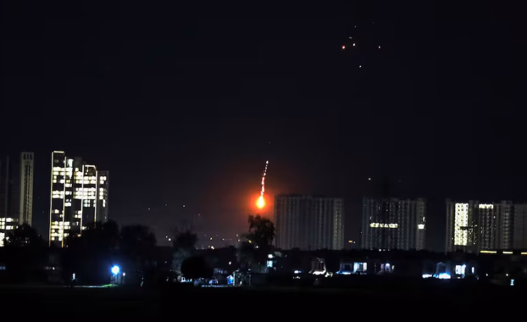 Irán afirma haber derribado un dron de combate sobre el cielo de Teherán

 – El diario andino