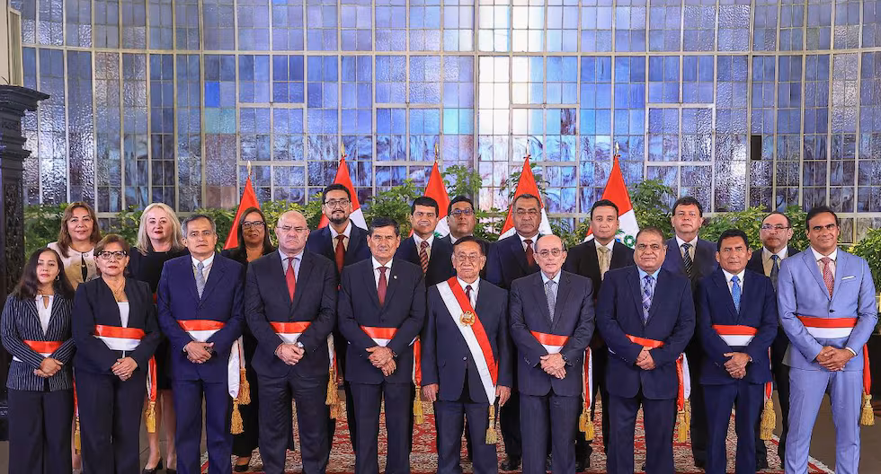 El Gabinete Arroyo: La historia detrás de la caída de Miralles y los antecedentes de los nuevos ministros | José Balcázar Luis Arroyo | Edith Pariona | María Cuadros | José Zapata Rodolfo Acuña TLCnota

 – El diario andino