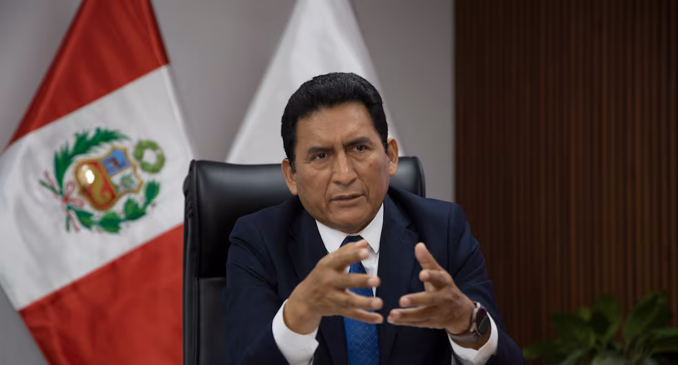 Ministro de Producción, César Quispe, sobre el caso Alfaro: «Es un hecho triste y hay que investigarlo»

 – El diario andino