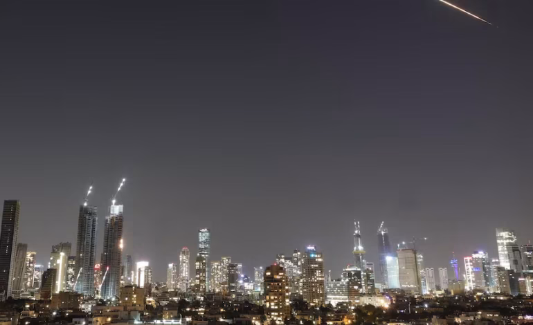 Israel: Dos heridos leves en las afueras de Tel Aviv tras el último ataque con misiles de Irán Estados Unidos

 – El diario andino