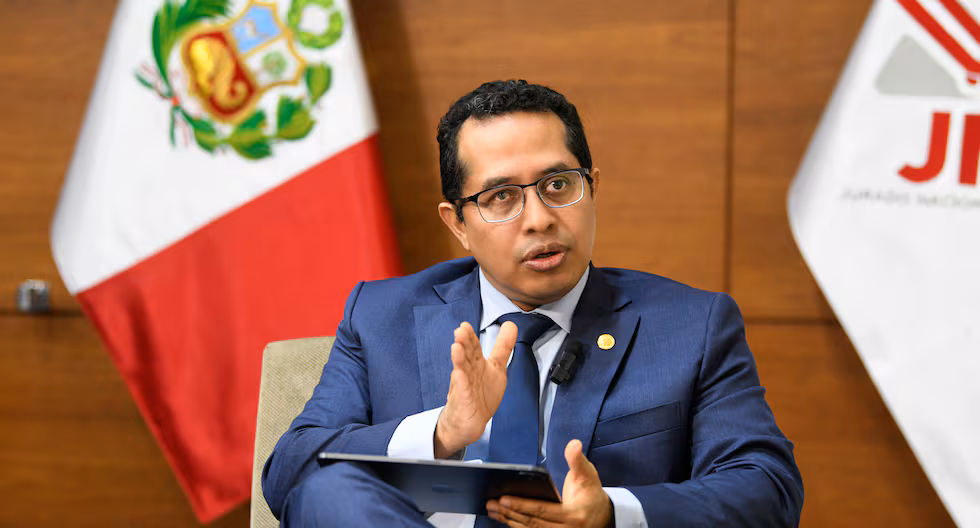 El presidente del JNE se niega a acudir al Parlamento para hacerse responsable: «Sin garantías es arriesgado, hay legisladores en campaña electoral»

 – El diario andino