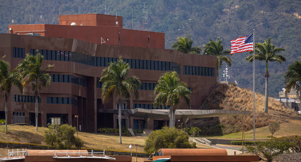 Estados Unidos iza su bandera en la embajada de Venezuela después de siete años | Donald Trump | Delcy Rodriguez

 – El diario andino