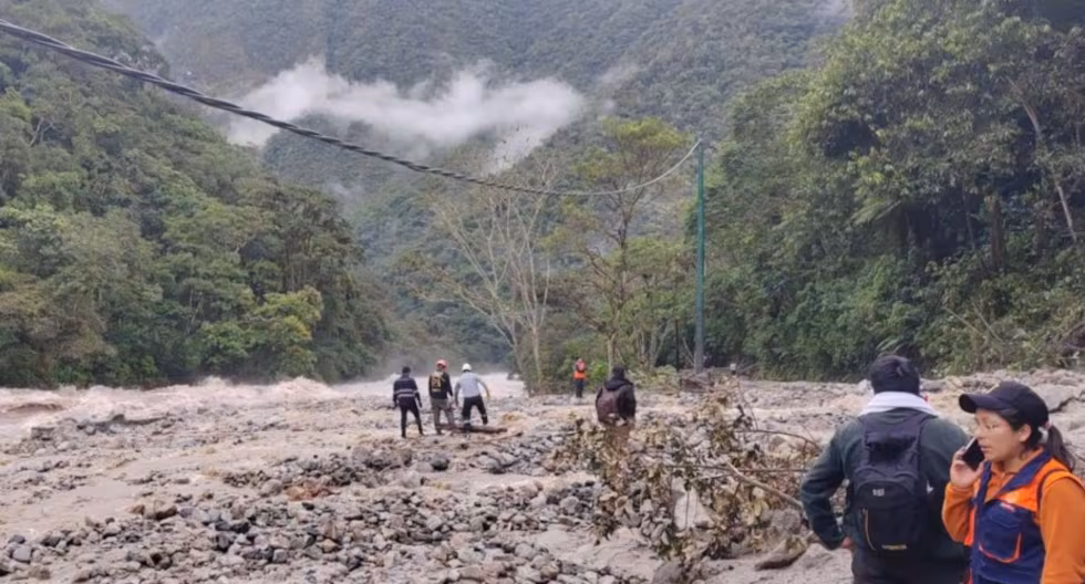 Huaico interrumpe ruta a Machu Picchu y autoridades preparan puente provisional para garantizar el tránsito | el último

 – El diario andino