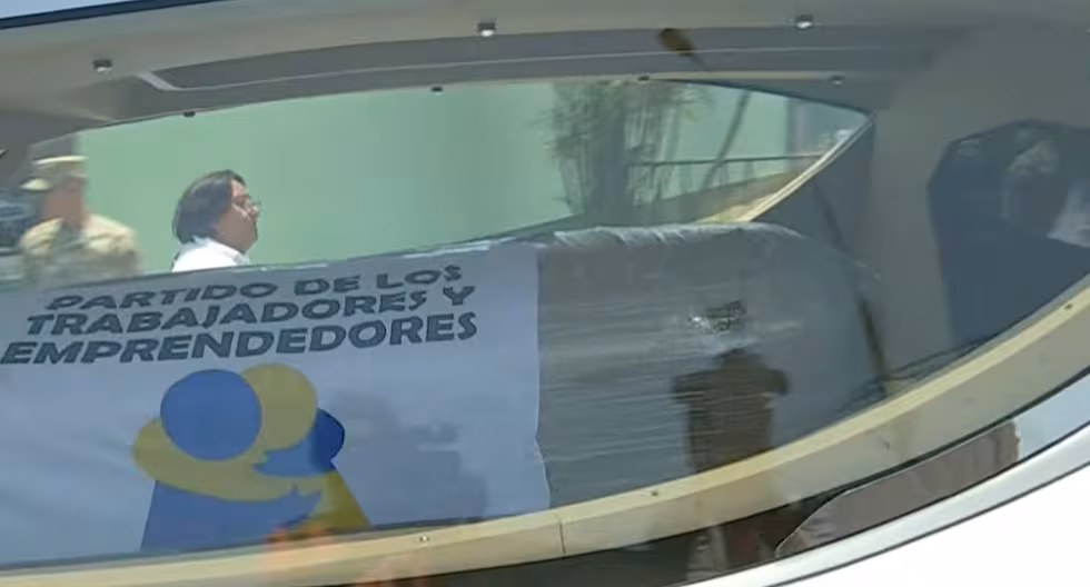 Napoleón Becerra: Los restos del candidato presidencial del Partido de los Trabajadores y Empresarios llegan a Lima para ser enterrados en las últimas Elecciones PTE 2026.

 – El diario andino