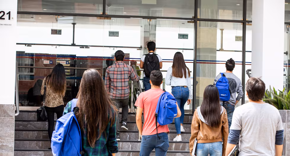 Programa académico ofrecerá este año 600 becas para estudiar inglés

 – El diario andino