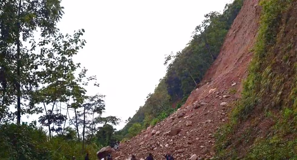 Chanchamayo: deslaves de lodo y piedras dejan varados a cientos de vehículos

 – El diario andino