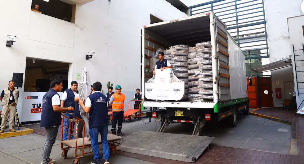 Elecciones 2026: ONPE entrega al Ministerio de Relaciones Exteriores documentos electorales para la reciente votación de peruanos en el exterior.

 – El diario andino