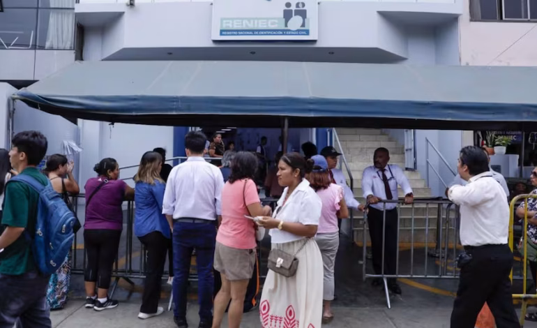 Elecciones Reniec 2026: los ciudadanos podrán votar con el DNI vencido tras largas filas para renovarlo tarde

 – El diario andino