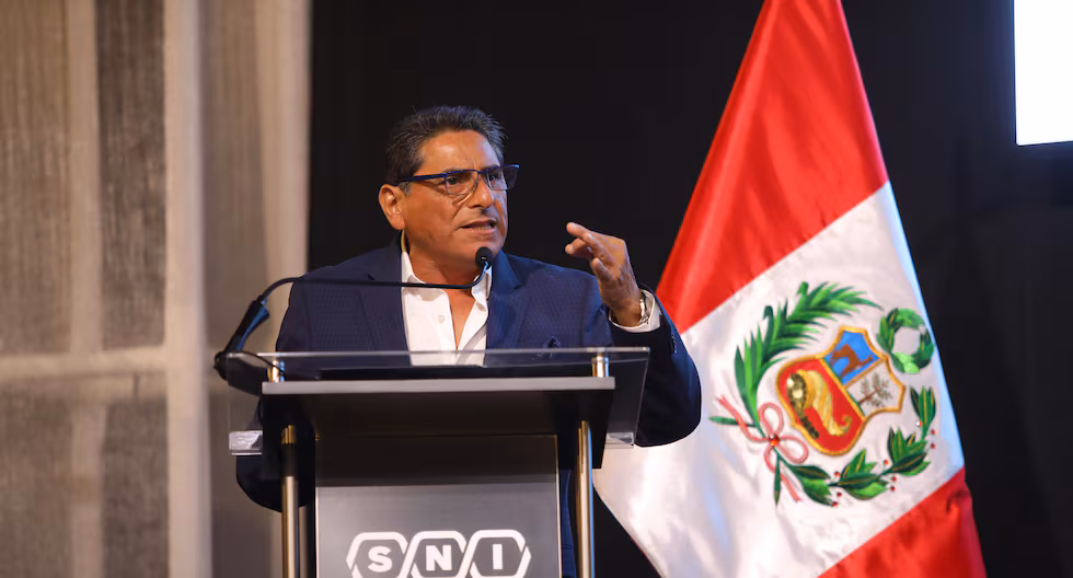 Carlos Álvarez propone en plataforma de candidato que «el ejército sea el encargado de vigilar las cárceles del país»

 – El diario andino