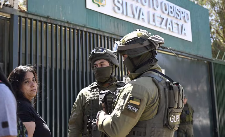 Ataque estudiantil en escuela de Chile deja un funcionario muerto y cuatro heridos

 – El diario andino