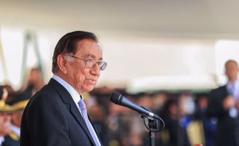 Presidente Balcázar: «Unos pocos desviados no pueden marcar la agenda del país»

 – El diario andino