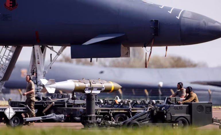 Irán | Donald Trump amenaza con una gran ofensiva si el acuerdo con Irán fracasa y mantiene tropas en la región de Medio Oriente | Estados Unidos | Israel

 – El diario andino