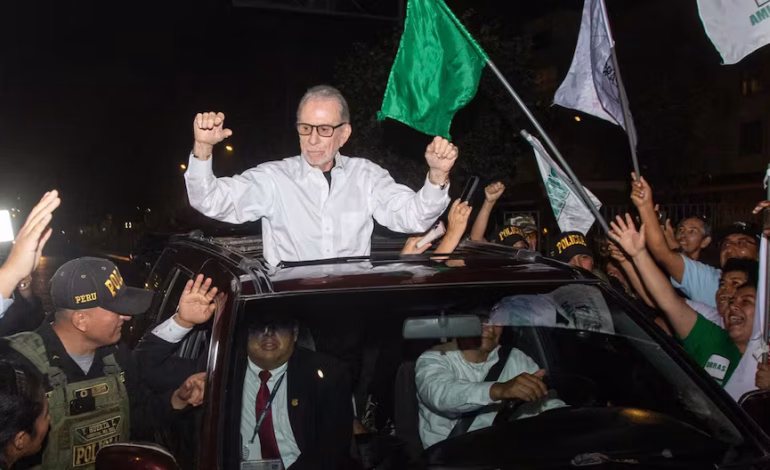 La historia política de Ricardo Belmont, su cercanía con Vladimir Cerrón y Pedro Castillo y sus declaraciones xenófobas y machistas | TLCnota – El diario andino