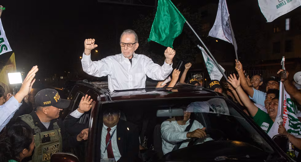 La historia política de Ricardo Belmont, su cercanía con Vladimir Cerrón y Pedro Castillo y sus declaraciones xenófobas y machistas | TLCnota – El diario andino