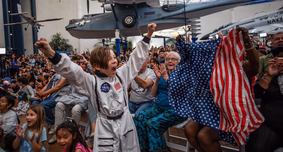 Los astronautas de Artemis II regresan por última vez a la Tierra

 – El diario andino