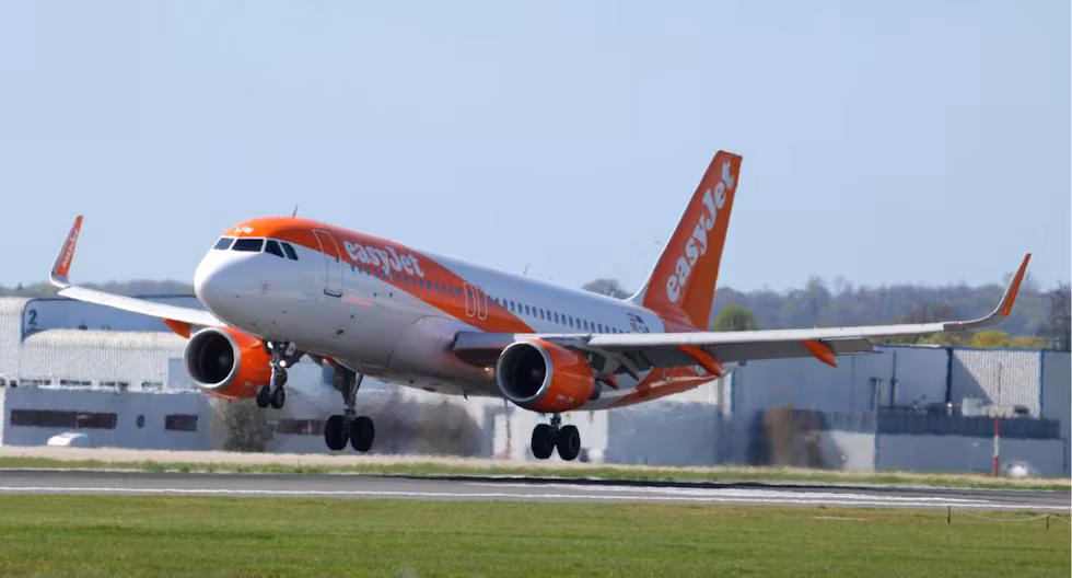 Francia | Un avión aborta su primer aterrizaje en París por los fuegos artificiales en una boda

 – El diario andino