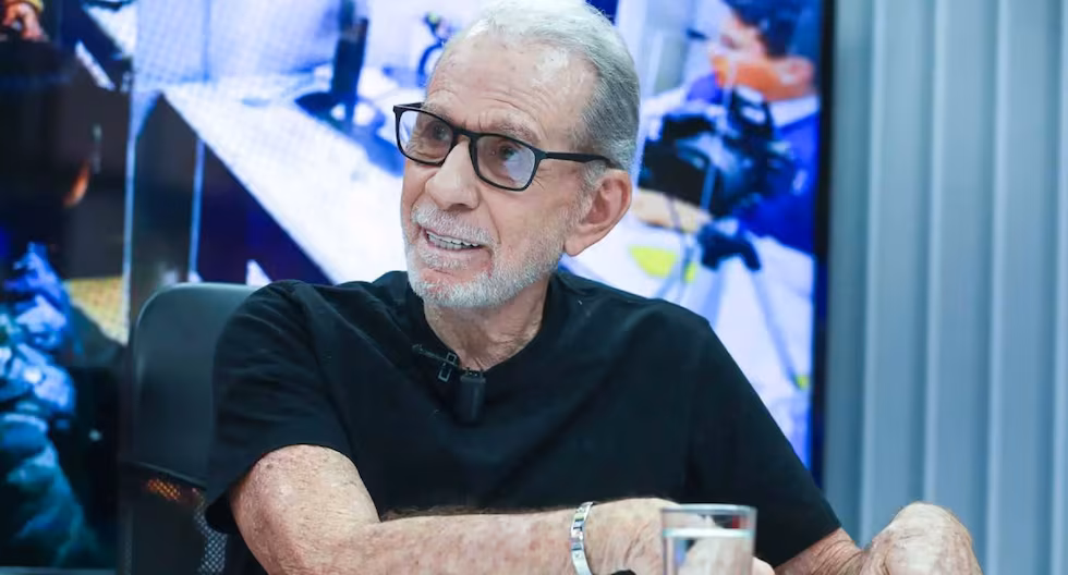 Ricardo Belmont sobre Antauro Humala, condenado por el asesinato de policías en Andahuaylazo: «Aún le creo»

 – El diario andino